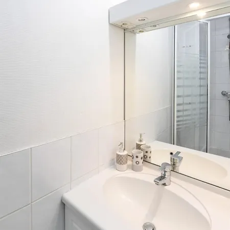Modern And Charming Flat With Ac At The Heart Of Juan-les-pins - Welkeys